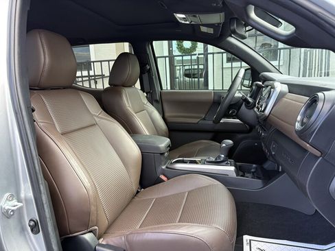 Used 2023 Toyota Tacoma Limited image 24