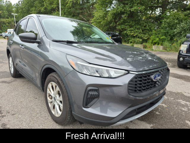 Used 2024 Ford Escape Active w/ Cold Weather Package FWD image 9
