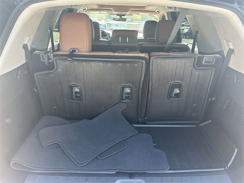 Used 2024 Nissan Pathfinder Platinum w/ Black Appearance Package image 19