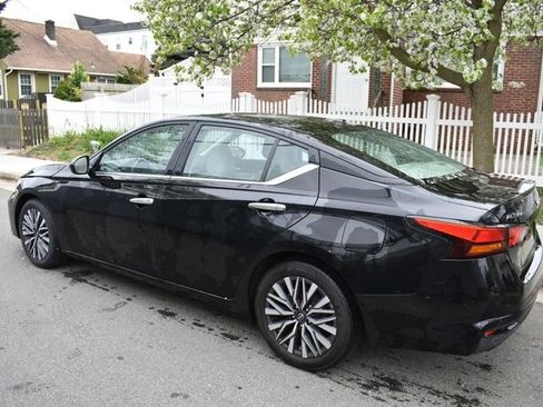 Used 2025 Nissan Altima 2.5 SV FWD image 5