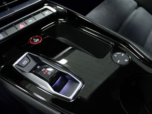 Used 2023 Audi e-tron GT Premium Plus image 22