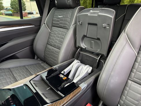 Used 2025 Cadillac Escalade Sport Platinum AWD/4WD image 40