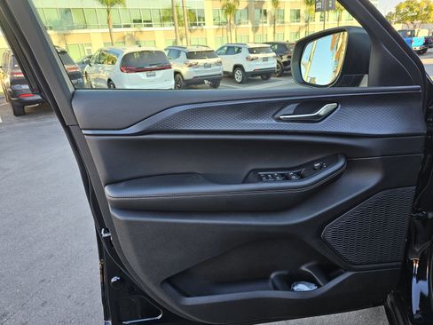 New 2025 Jeep Grand Cherokee L Laredo image 20