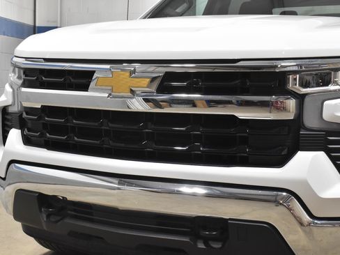 Used 2023 Chevrolet Silverado 1500 LT AWD/4WD image 32