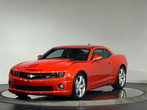 Used 2010 Chevrolet Camaro SS w/ Interior Accent Trim Package RWD image 5