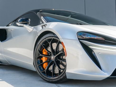 Used 2023 McLaren Artura RWD image 35