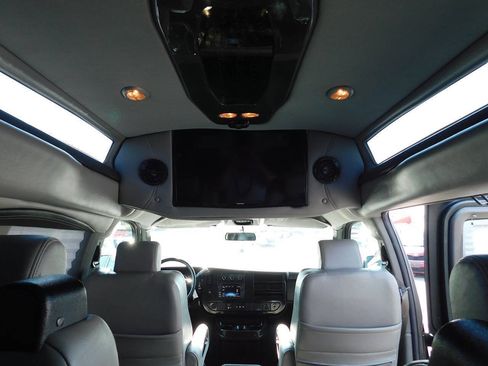 Used 2018 Chevrolet Express 2500 w/ Enhanced Convenience Package RWD image 64