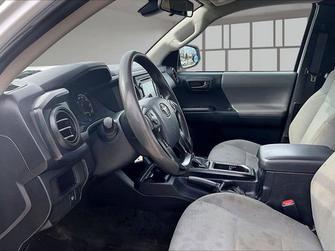 Used 2018 Toyota Tacoma SR image 15