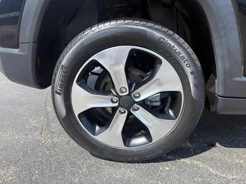 Used 2018 Jeep Compass Latitude AWD/4WD image 46