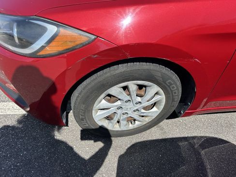 Used 2018 Hyundai Elantra SE w/ Cargo Package FWD image 9