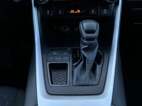 Used 2025 Toyota RAV4 XLE image 23