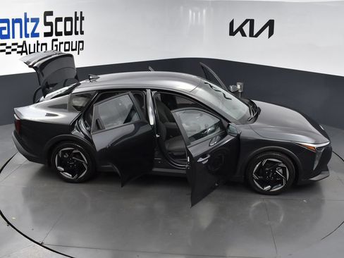 Used 2025 Kia K4 EX FWD image 32