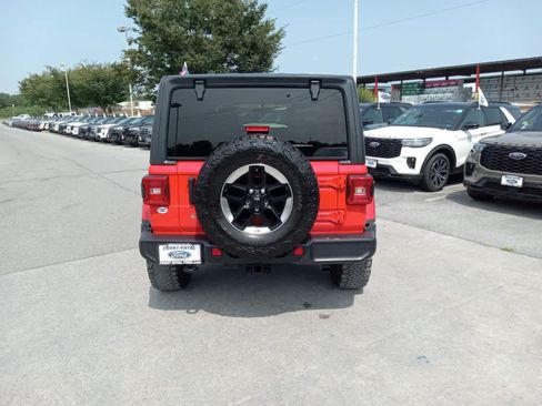 Used 2018 Jeep Wrangler Unlimited Sahara AWD/4WD image 6