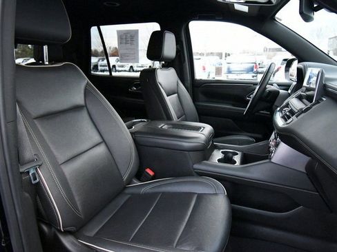 Used 2024 GMC Yukon SLT AWD/4WD image 17