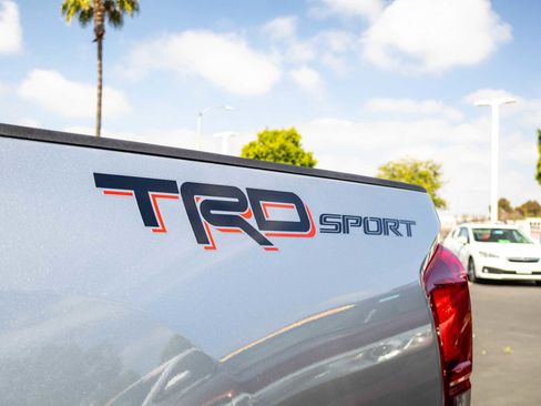 Certified 2018 Toyota Tacoma TRD Sport w/ Technology Package image 10