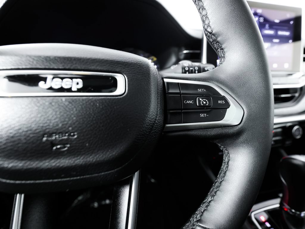 Used 2023 Jeep Compass Latitude w/ Sun and Sound Group AWD/4WD image 33
