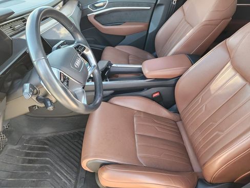 Used 2019 Audi e-tron Prestige image 14