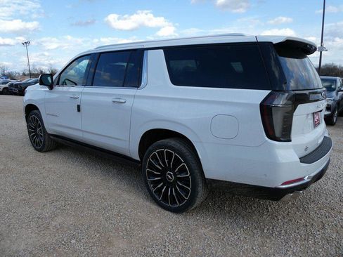 New 2026 Chevrolet Suburban High Country AWD/4WD image 6