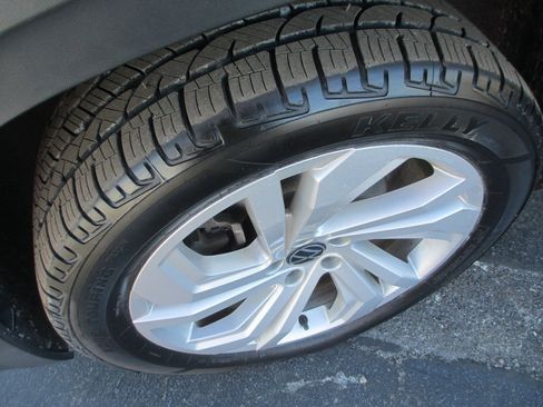 Used 2020 Volkswagen Atlas Cross Sport SEL image 12