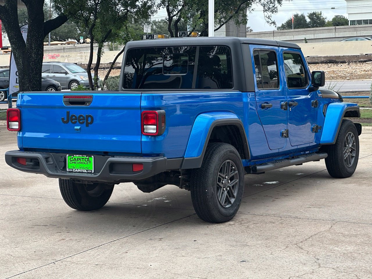 Used 2024 Jeep Gladiator Sport AWD/4WD image 5