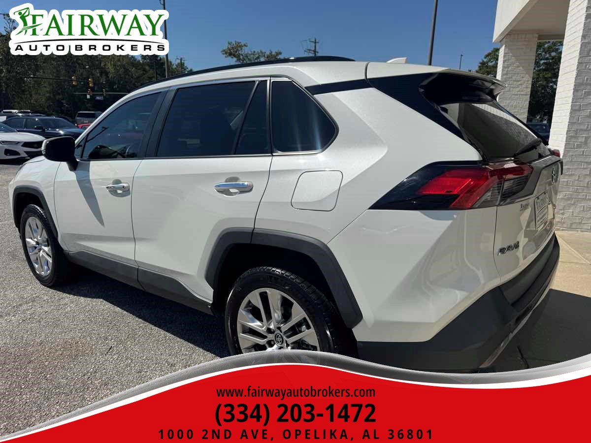Used 2019 Toyota RAV4 Limited w/ Cold Weather Package FWD image 43