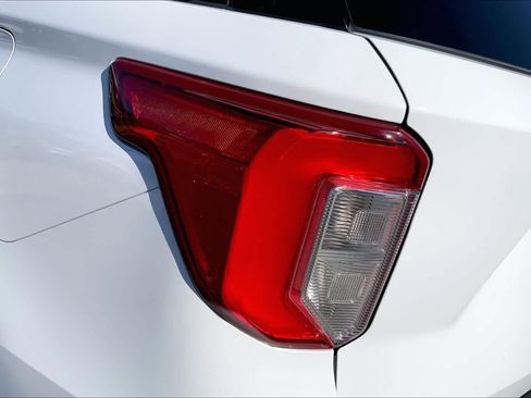 Used 2021 Ford Explorer XLT RWD image 29