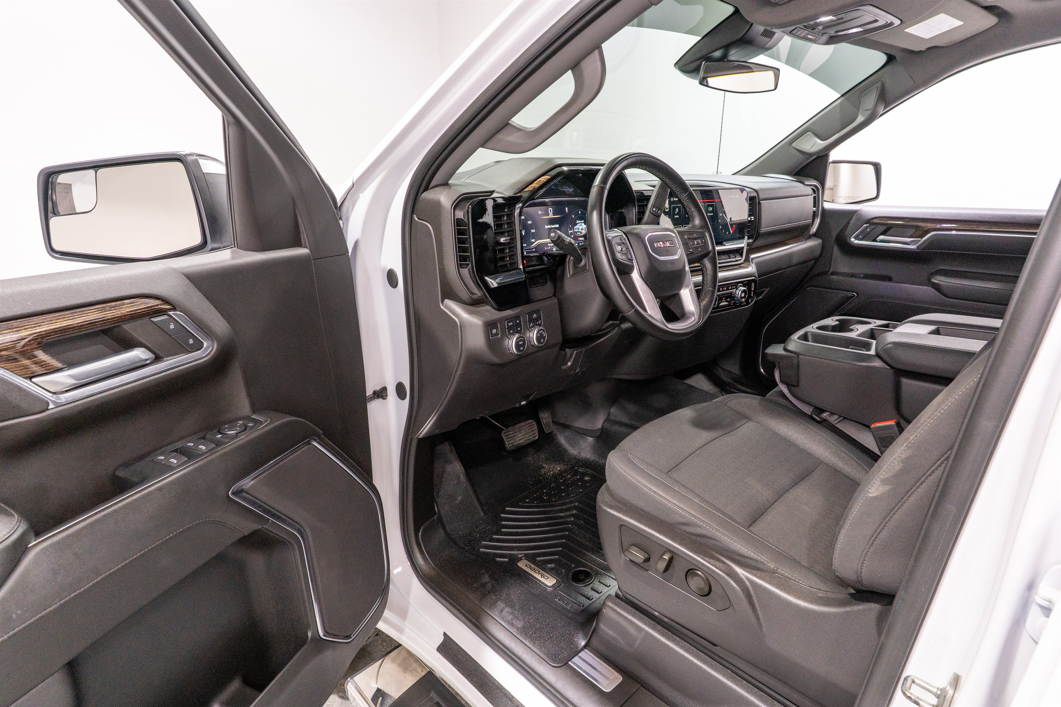 Used 2024 GMC Sierra 1500 SLE w/ X31 Off-Road Package AWD/4WD image 13