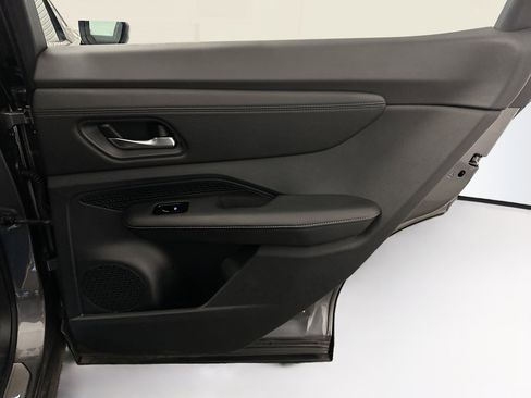 Used 2024 Nissan Ariya AWD image 31