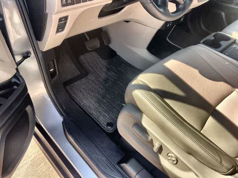 Used 2025 Honda Odyssey EX-L image 3