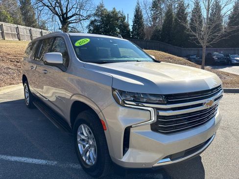 Used 2023 Chevrolet Suburban LT w/ Luxury Package image 1