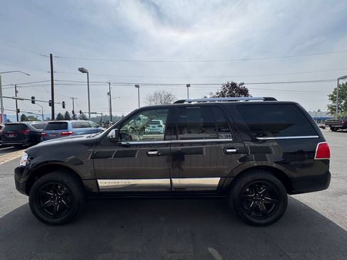 Used 2010 Lincoln Navigator 4WD image 6