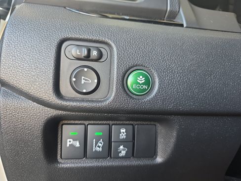 Used 2018 Honda Pilot Elite image 25