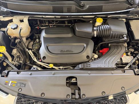 Used 2024 Chrysler Pacifica Touring-L FWD image 14