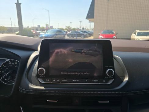 Used 2023 Nissan Rogue SV image 17