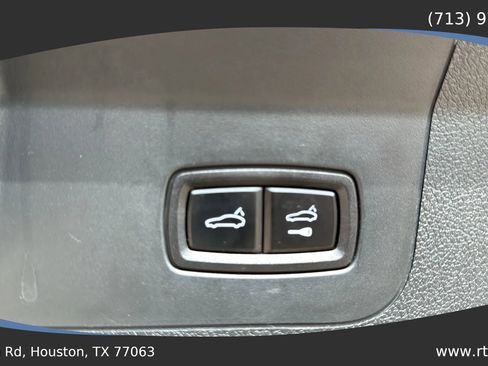 Used 2017 Porsche Panamera image 32