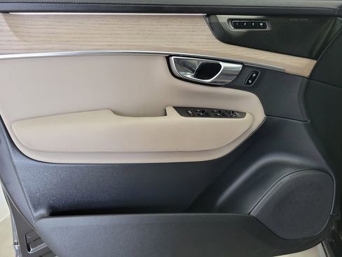 Used 2025 Volvo XC90 B6 Plus image 22