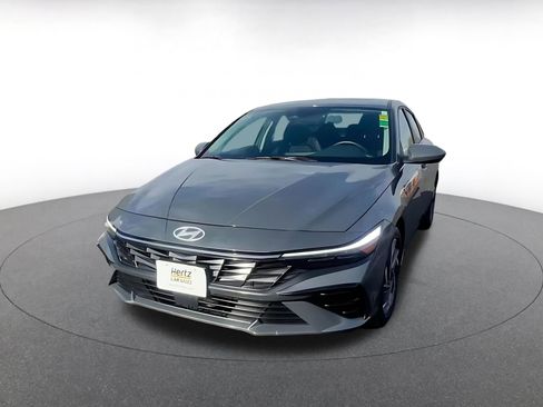 Used 2025 Hyundai Elantra SEL image 7