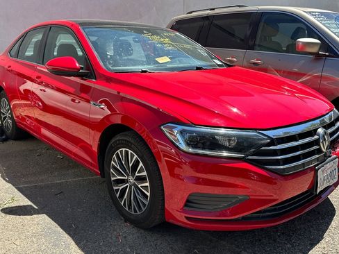 Used 2019 Volkswagen Jetta SEL image 2