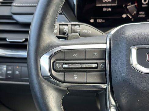 Used 2025 GMC Acadia Elevation image 9