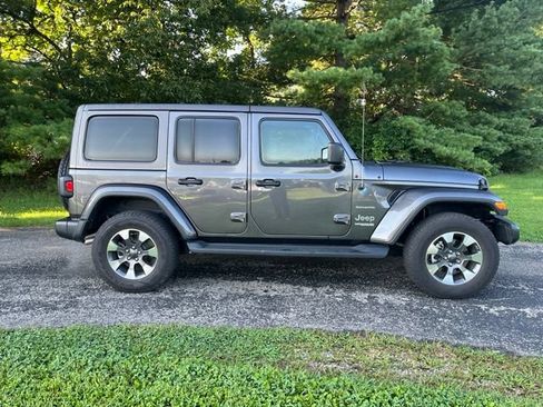 Used 2022 Jeep Wrangler Unlimited Sahara AWD/4WD image 2