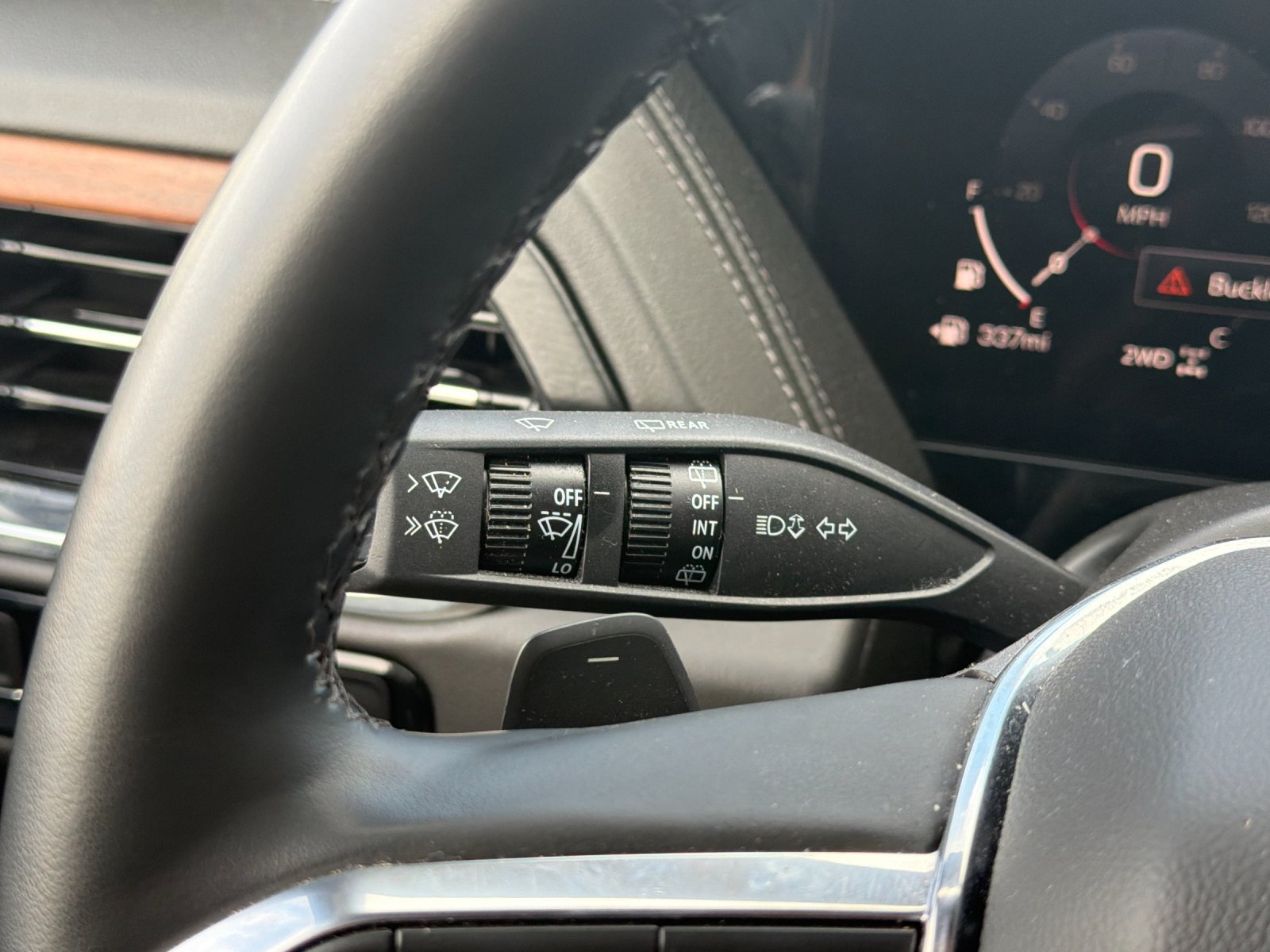 Used 2025 GMC Yukon XL Denali AWD/4WD image 29