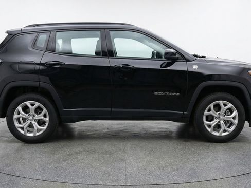 Used 2025 Jeep Compass Latitude AWD/4WD image 11