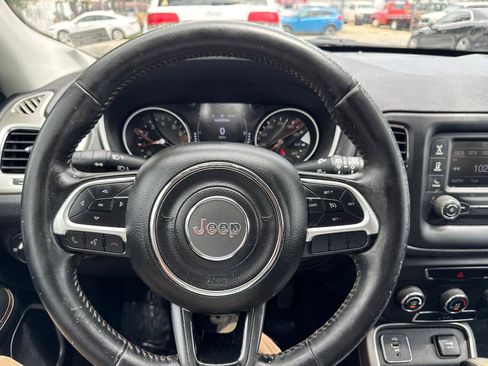Used 2018 Jeep Compass Latitude FWD image 20