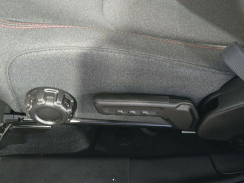 Used 2025 Jeep Gladiator Rubicon AWD/4WD image 18