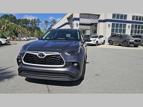 Used 2023 Toyota Highlander XLE image 34