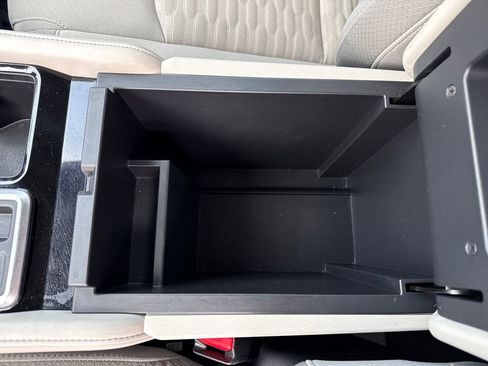 Used 2022 Nissan Pathfinder SV w/ SV Black Package image 24