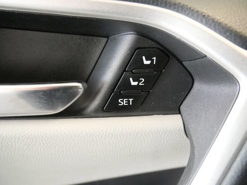 Used 2022 Toyota RAV4 XLE Premium AWD/4WD image 31