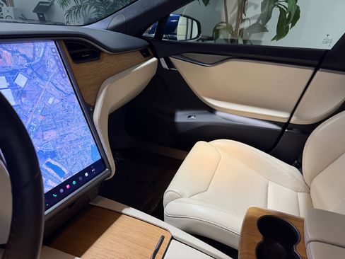 Used 2020 Tesla Model S Long Range Plus image 12
