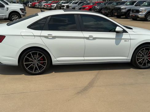 Used 2025 Volkswagen Jetta GLI Autobahn FWD image 8