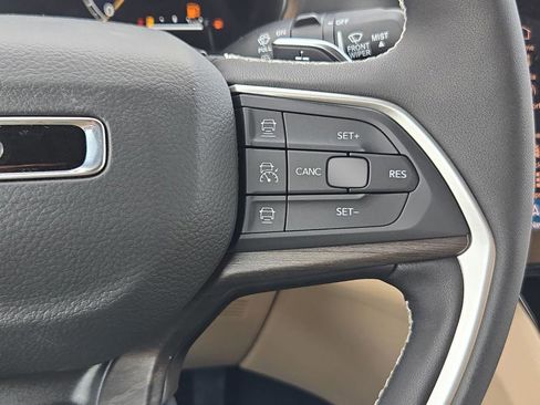 New 2026 Jeep Grand Cherokee Limited w/ Luxury Tech Group II RWD image 23